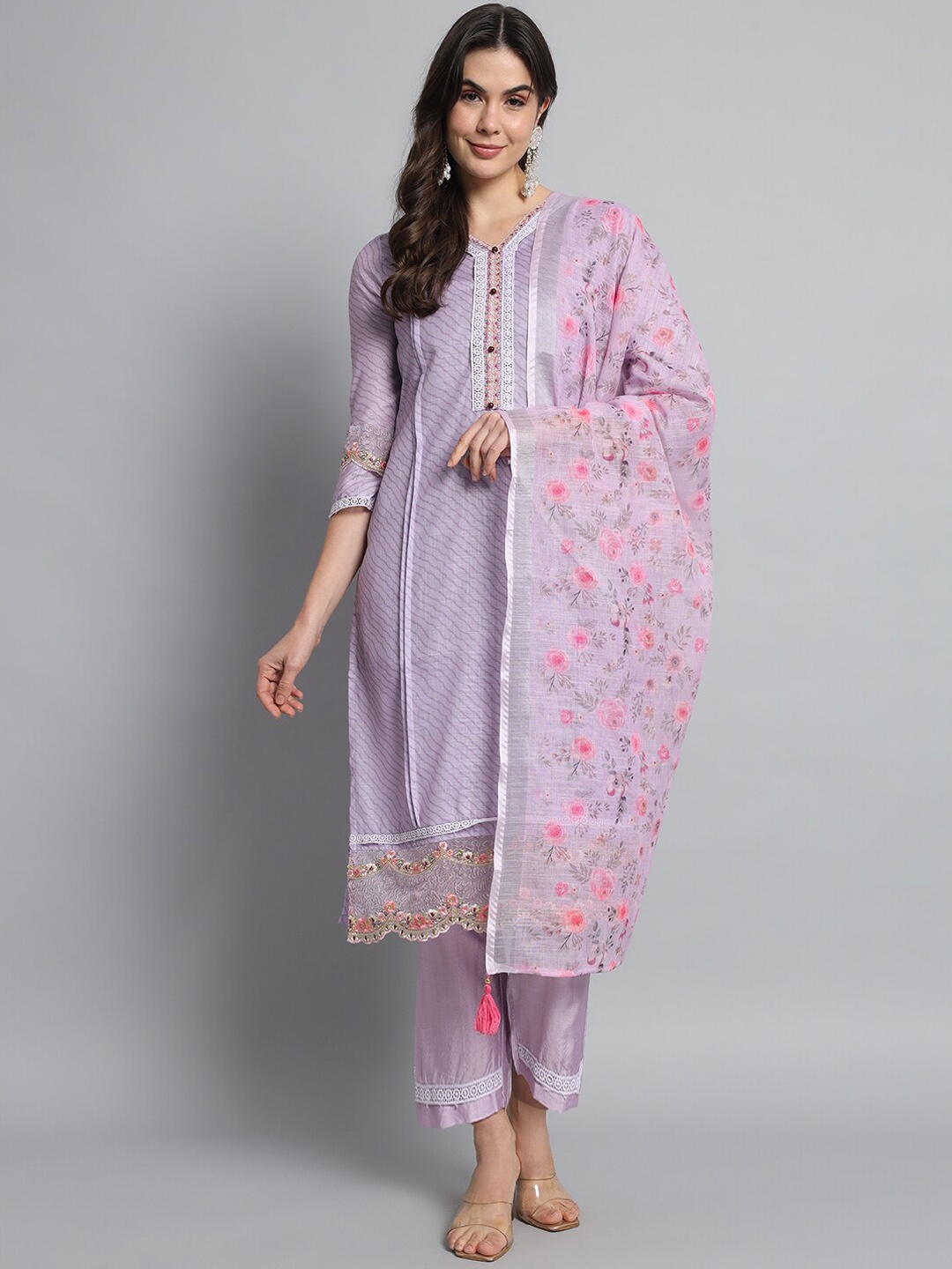 

BESUCHER Floral Yoke Design V-Neck Straight Kurta with Trousers Dupatta, Lavender