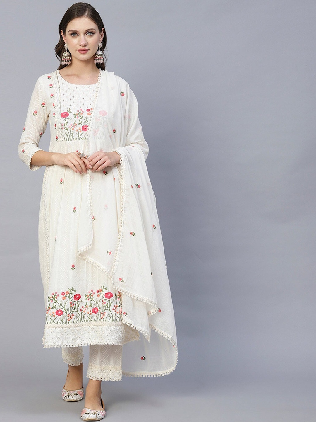 

BESUCHER Floral Embroidered Thread Work Kurta With Trouser & Dupatta, Off white