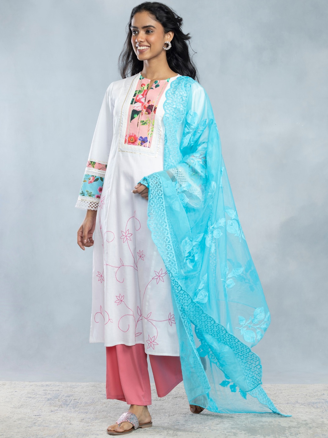 

SHAYE Ethnic Motifs Regular Gotta Patti Pure Cotton Kurta with Palazzos & With Dupatta, White