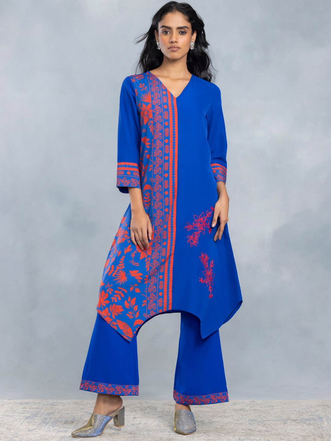 

SHAYE Floral Embroidered Panelled Thread Work Kurta with Palazzos, Blue