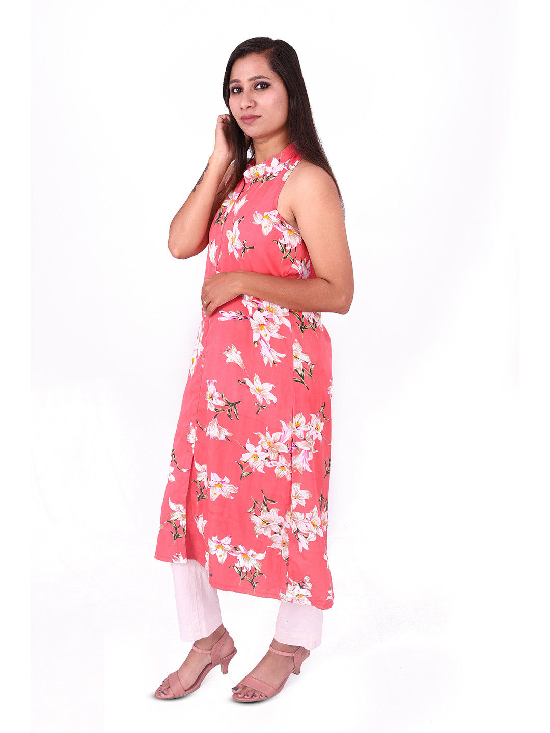 

WEAVERS SAGA Floral Printed Mandarin Collar A-Line Kurta, Peach