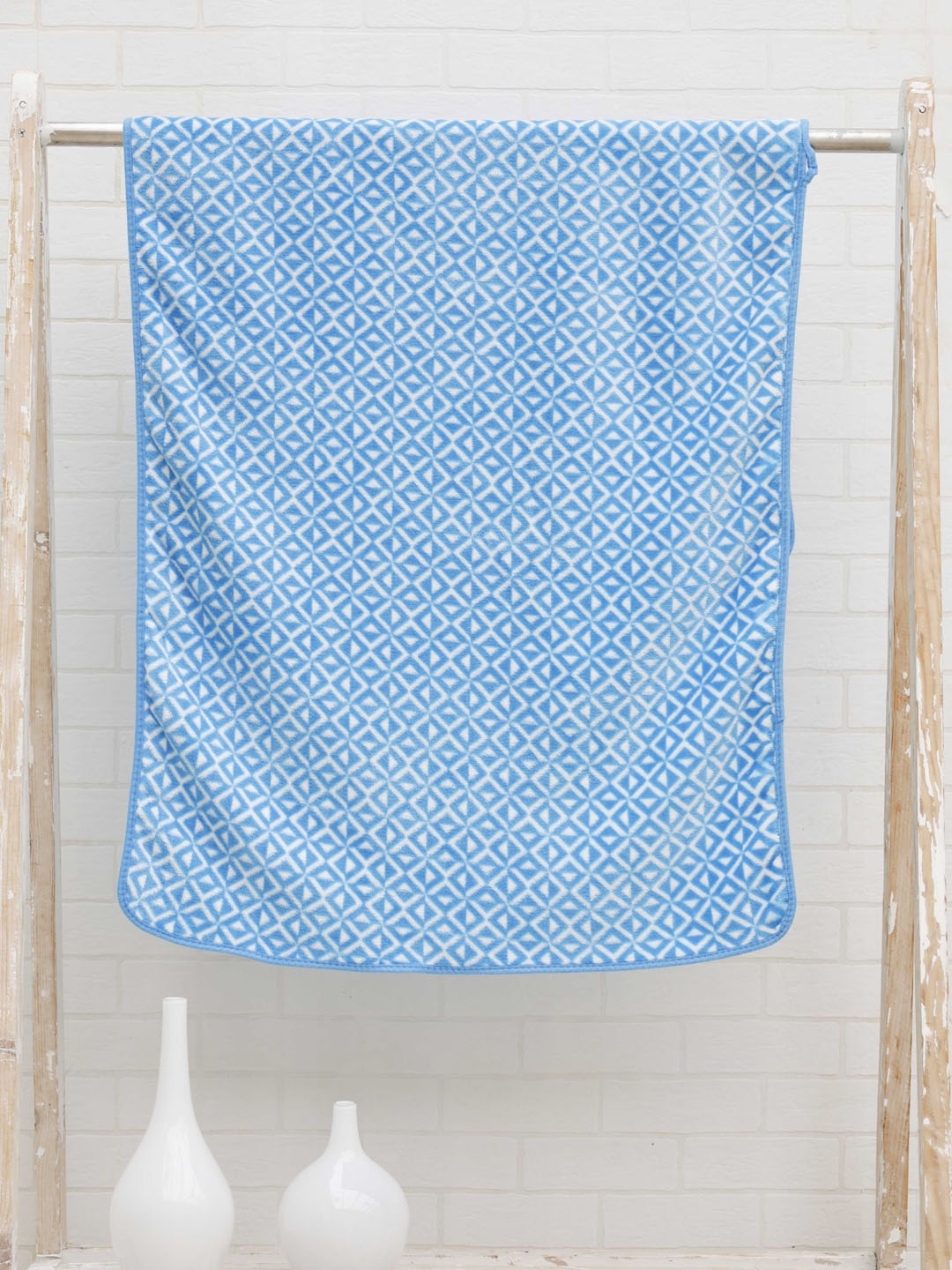 

Ariana Blue Printed High Absorbent Bath Towel 400 GSM