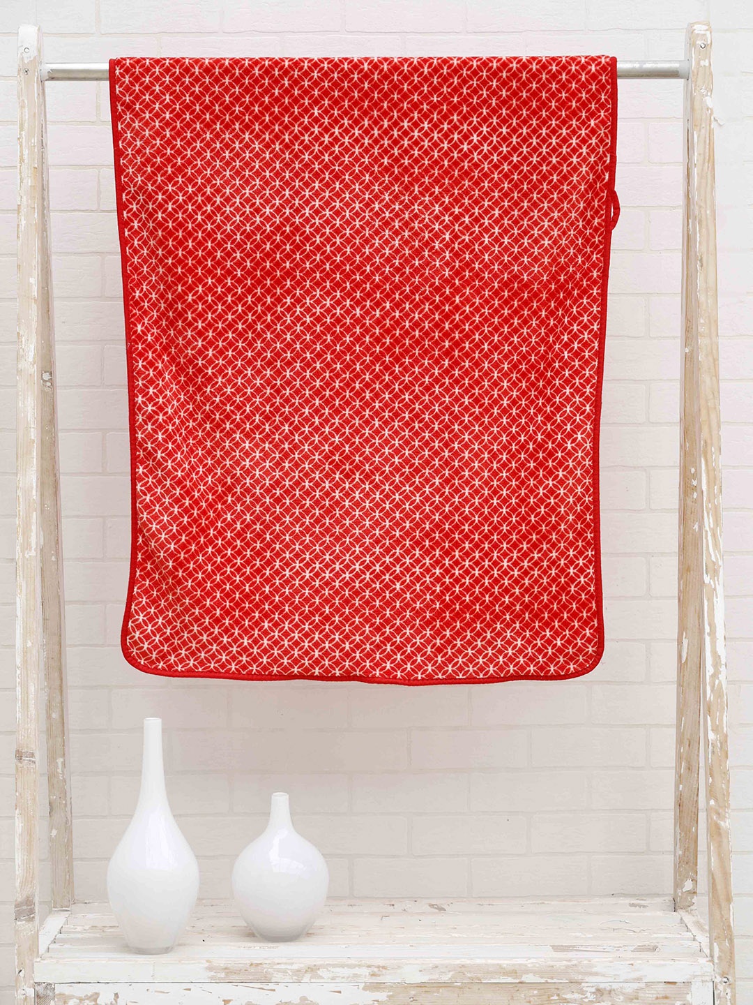 

Ariana Red Printed High Absorbent Bath Towel 400 GSM