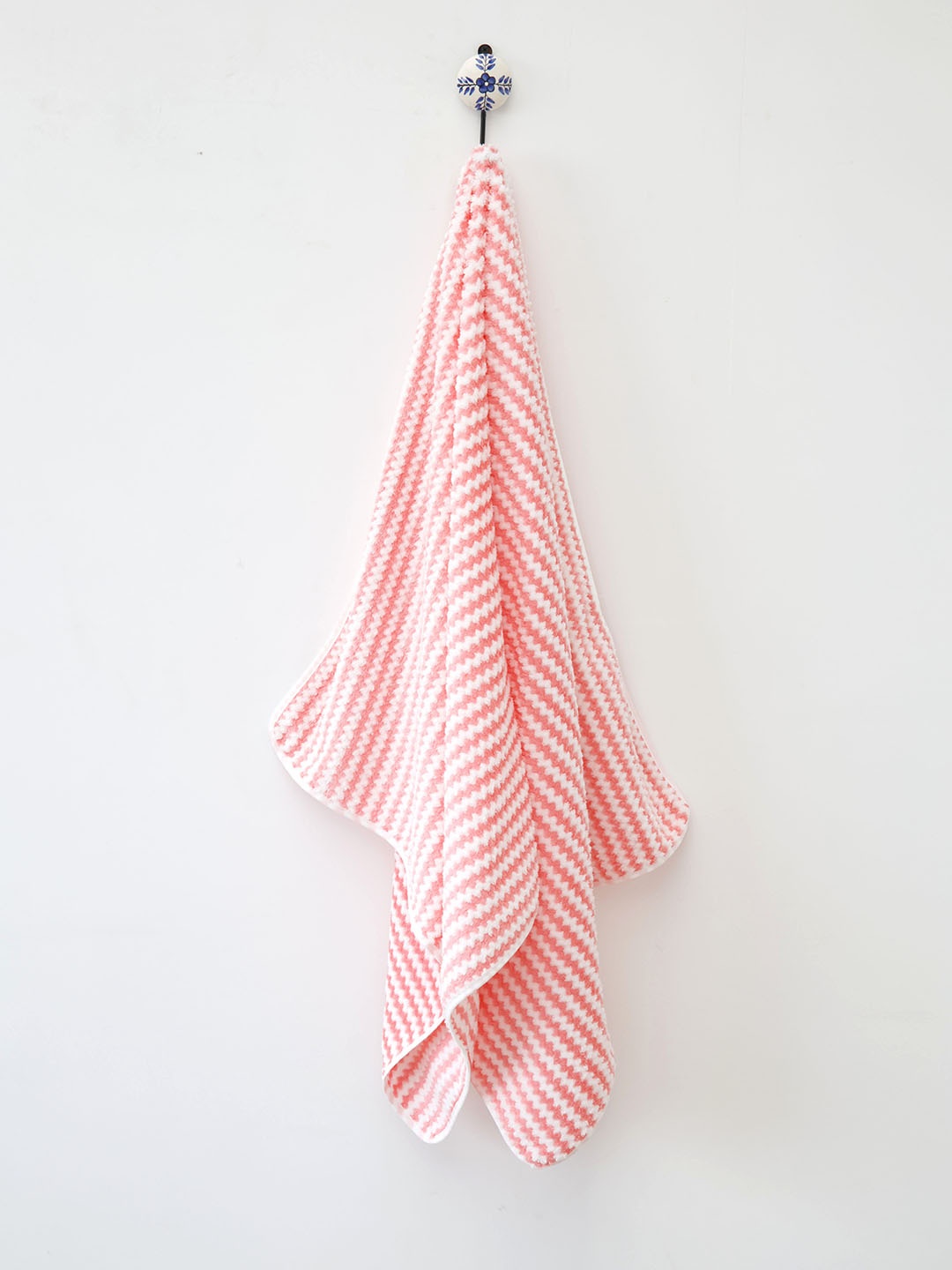 

Ariana Pink Printed High Absorbent Bath Towel 400 GSM