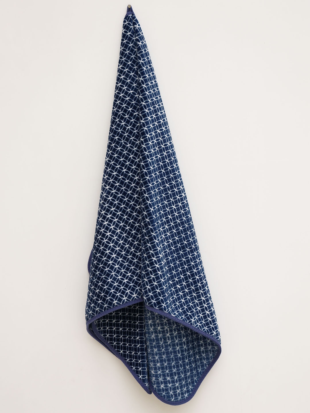 

Ariana Navy Blue Printed High Absorbent Bath Towel 400 GSM