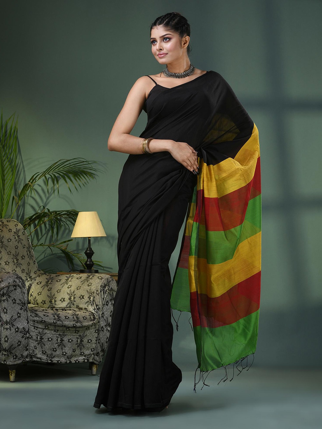 

Angoshobha Solid Saree, Black