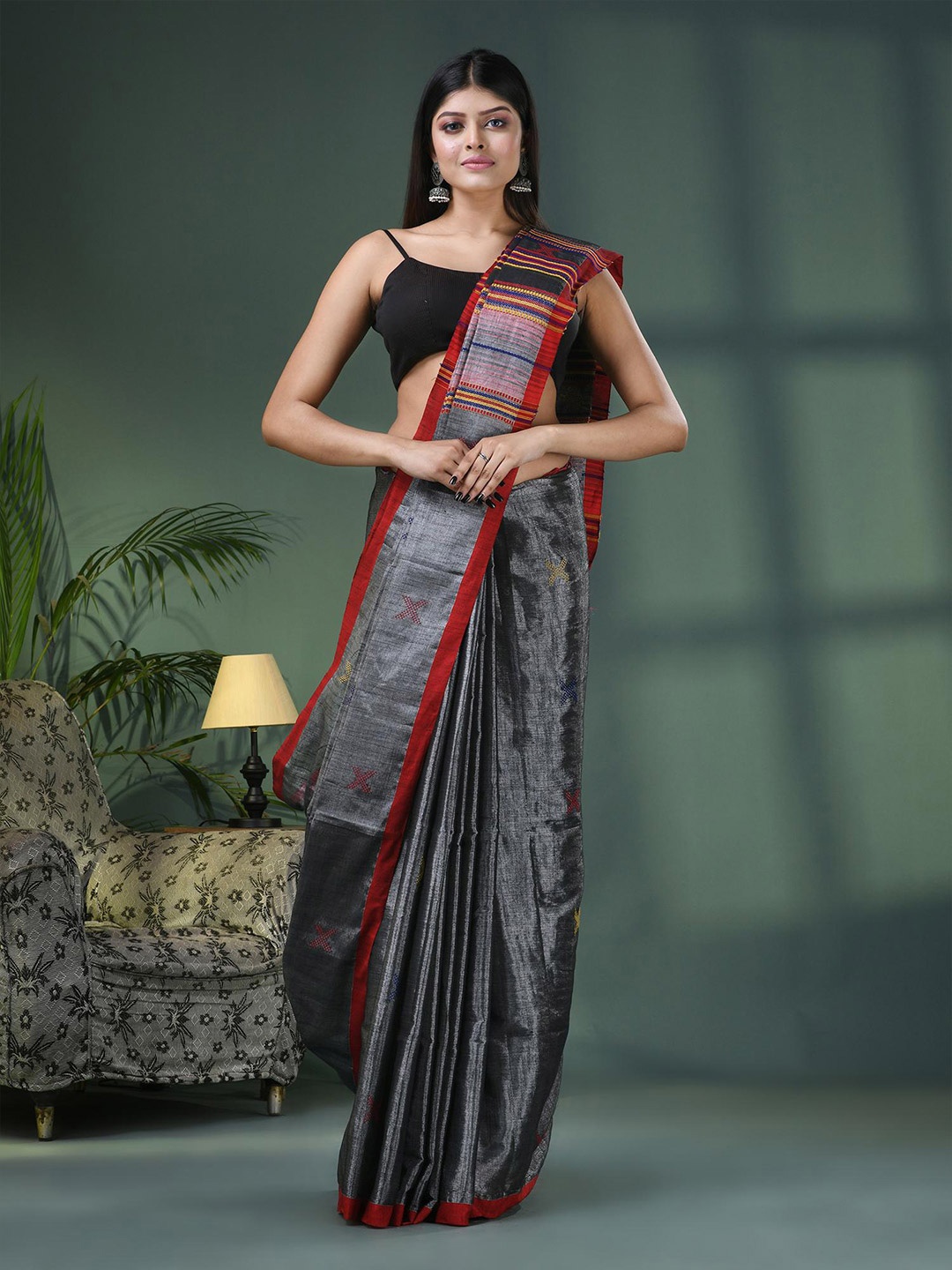 

Angoshobha Geometric Woven Design Pure Cotton Saree, Grey