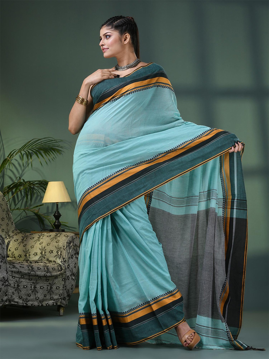 

Angoshobha Jacquard Pure Cotton Saree, Blue