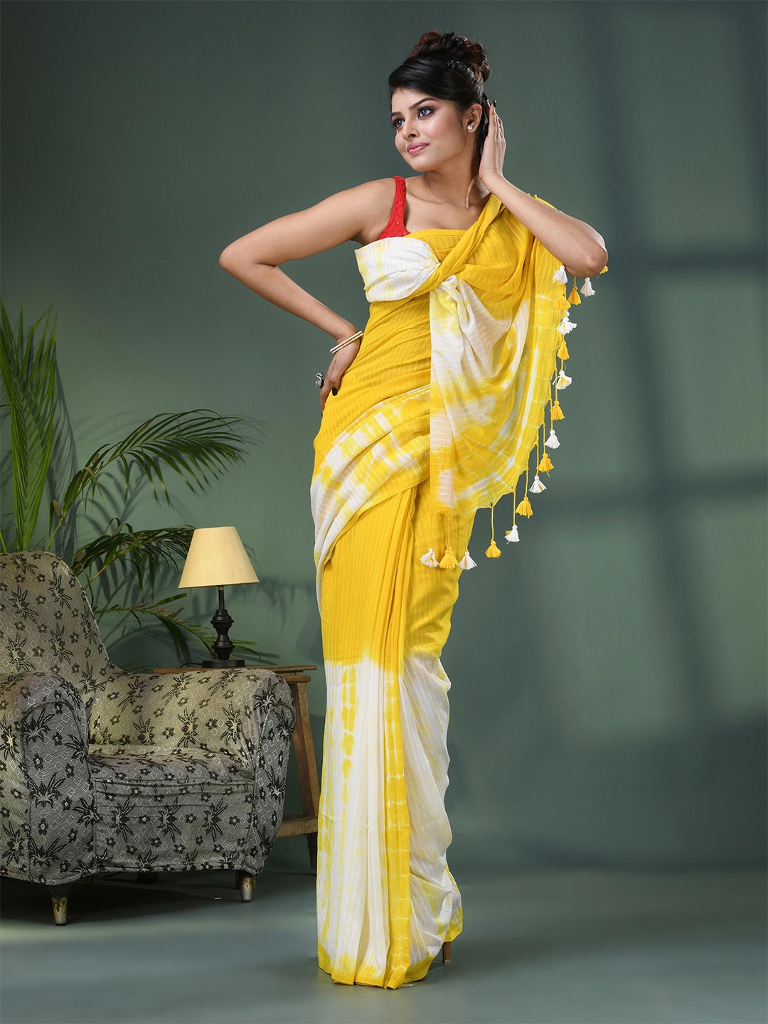

Angoshobha Tie & Dye Woven Design Pure Cotton Saree, Yellow