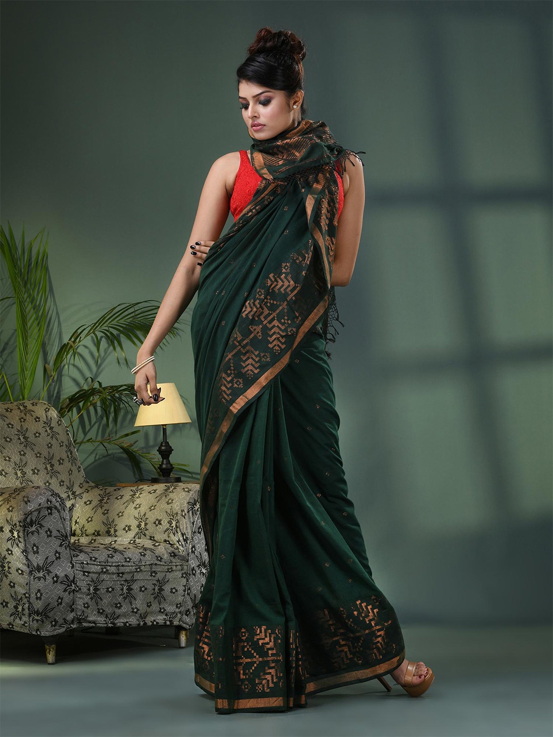 

Angoshobha Geometric Woven Design Zari Pure Cotton Saree, Green