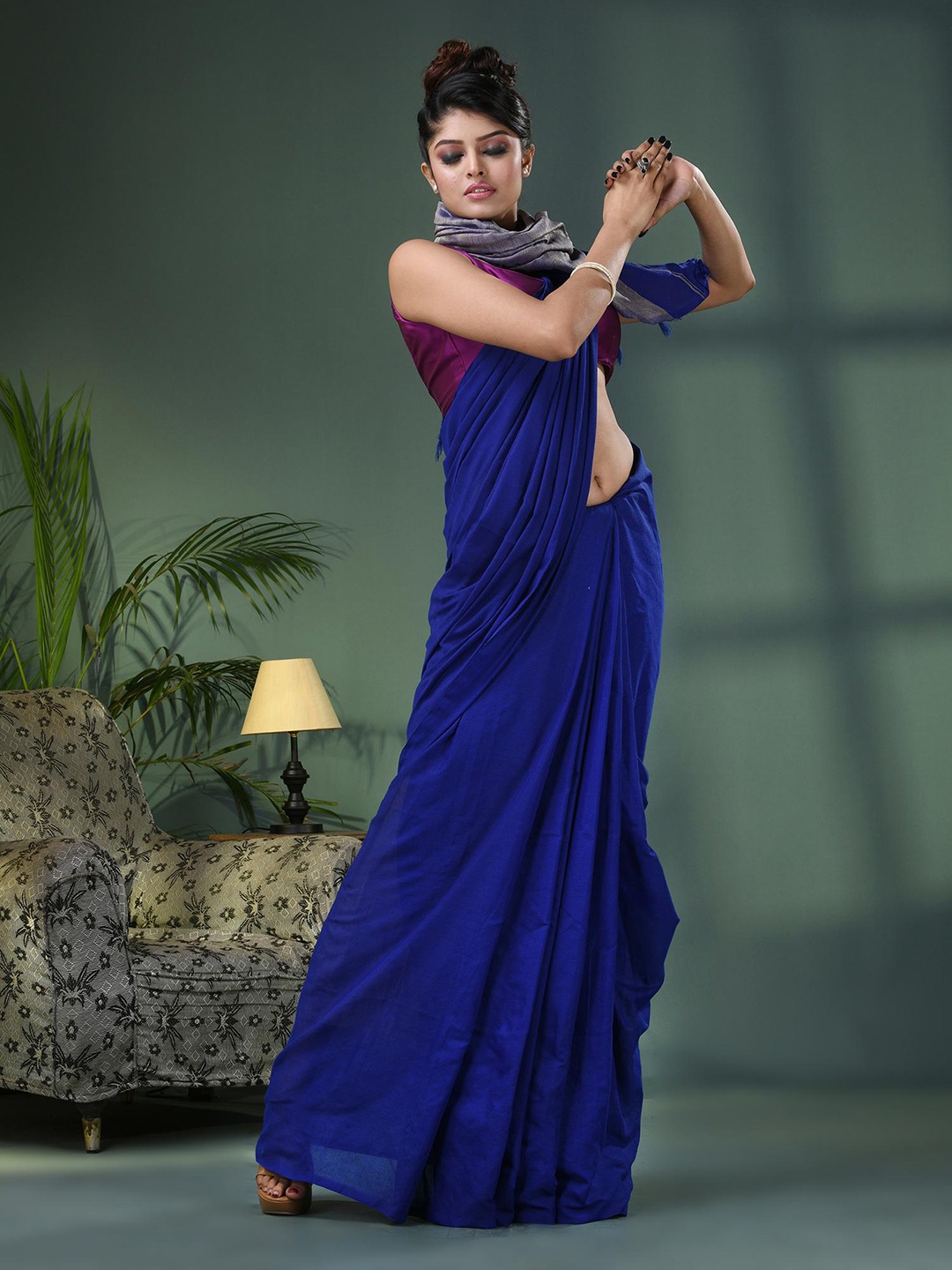 

Angoshobha Solid Saree, Blue