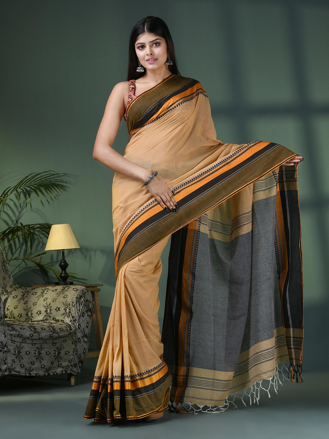 

Angoshobha Woven Design Pure Cotton Saree, Tan