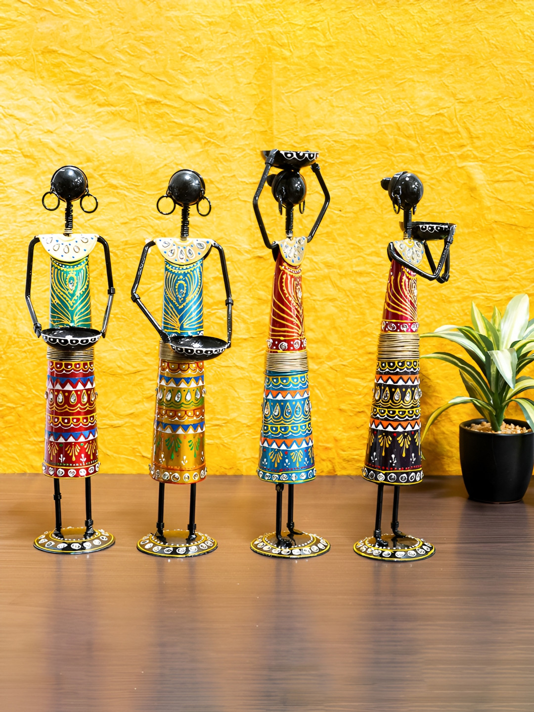 

Ekhasa Black & Gold Toned 4 Pieces Tribal Lady Workers Showpieces