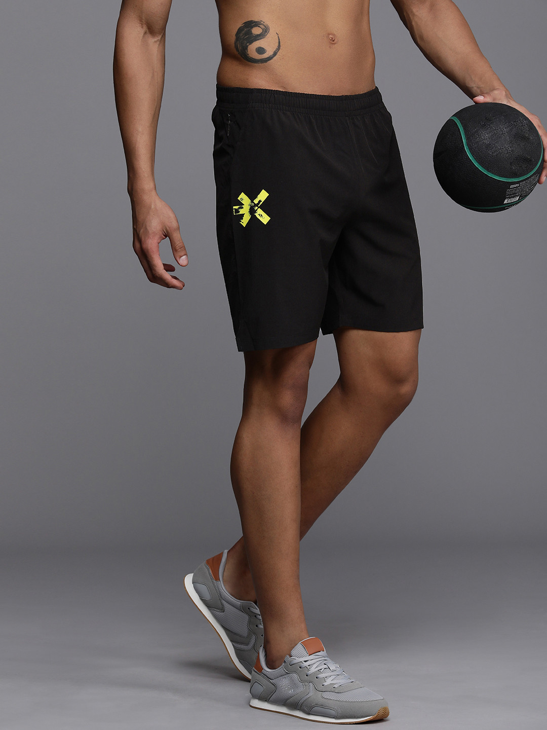 

HRX by Hrithik Roshan Men Rapid Dry Antimicrobial Finish Mid-Rise Training Shorts, Black