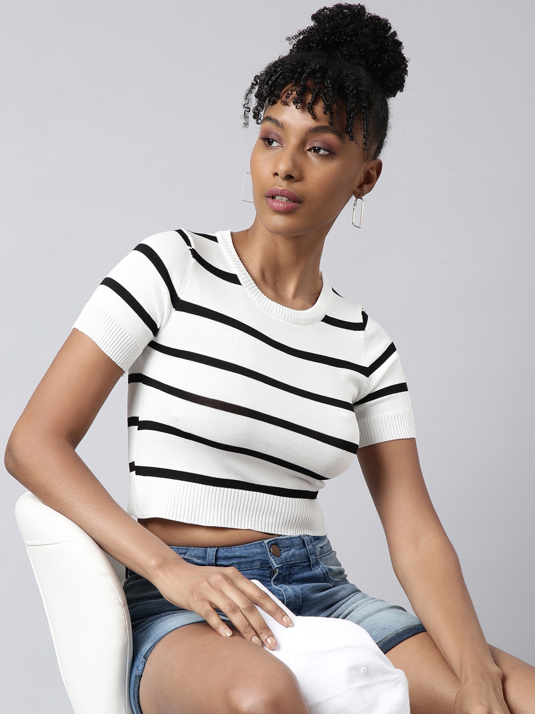 

SHOWOFF Striped Round Neck Acrylic Fitted Crop Top, White