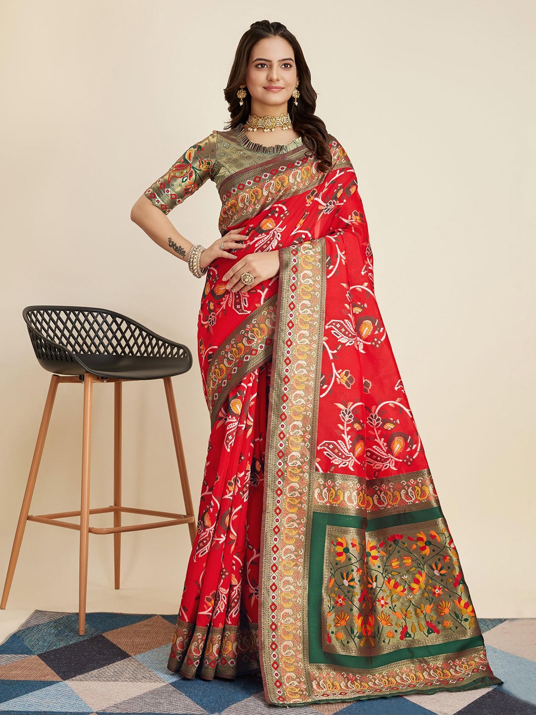 

VAIRAGEE Woven Design Zari Banarasi Saree, Red