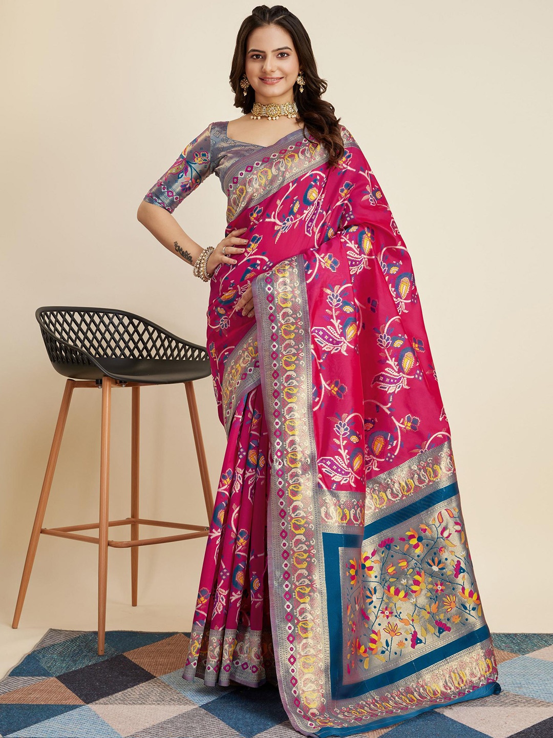 

VAIRAGEE Woven Design Zari Banarasi Saree, Pink