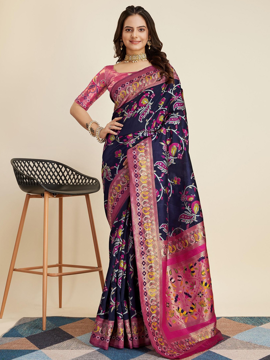 

VAIRAGEE Woven Design Zari Banarasi Saree, Navy blue