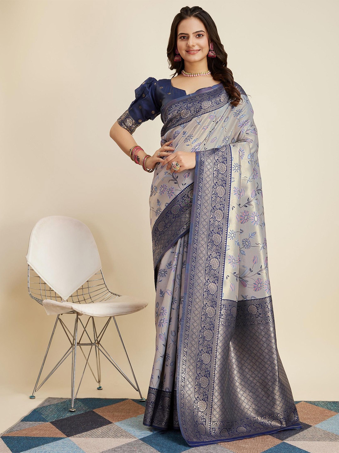 

VAIRAGEE Ethnic Motifs Woven Design Zari Banarasi Saree, Grey