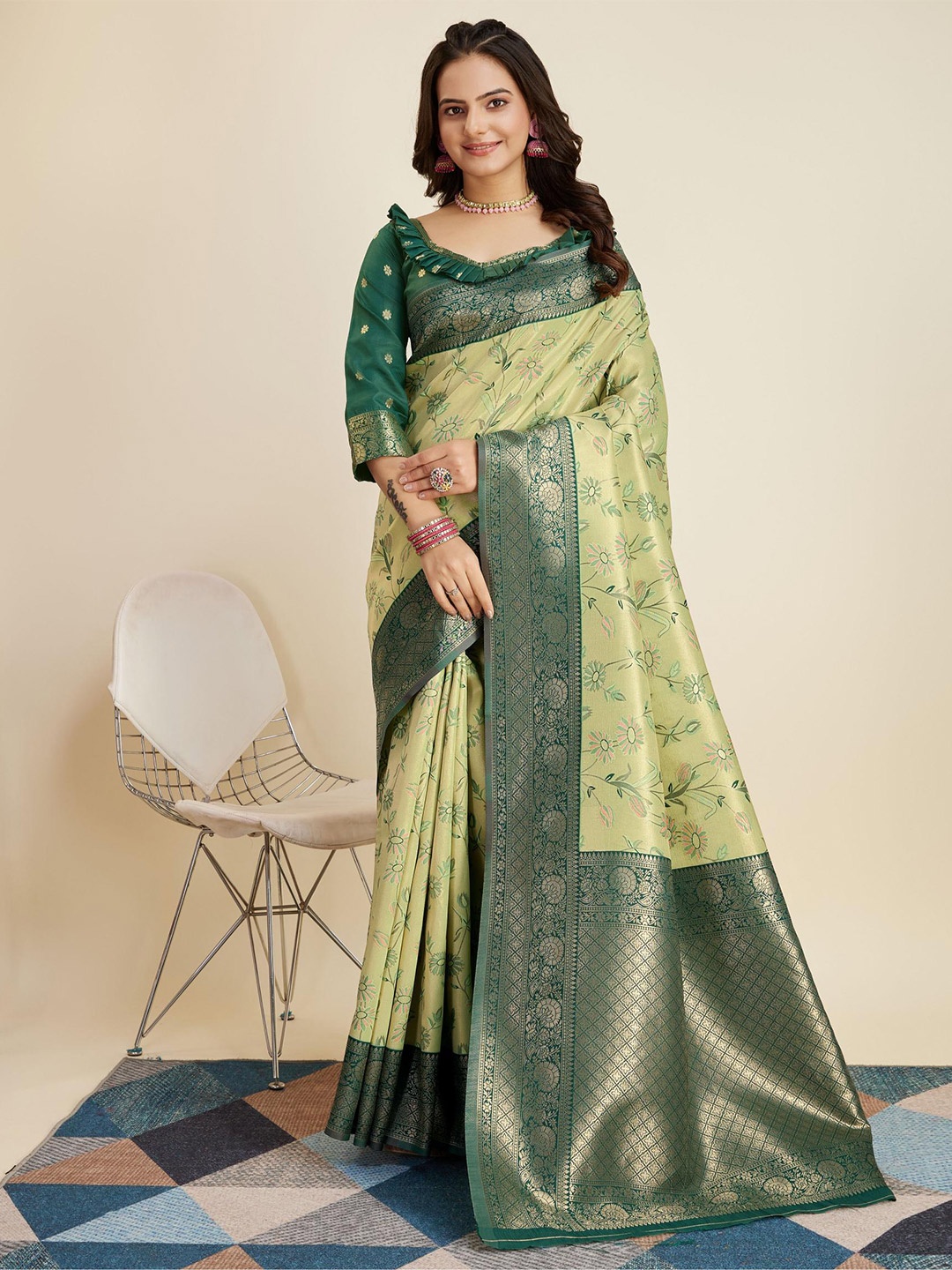 

VAIRAGEE Floral Printed Zari Banarasi Saree, Olive