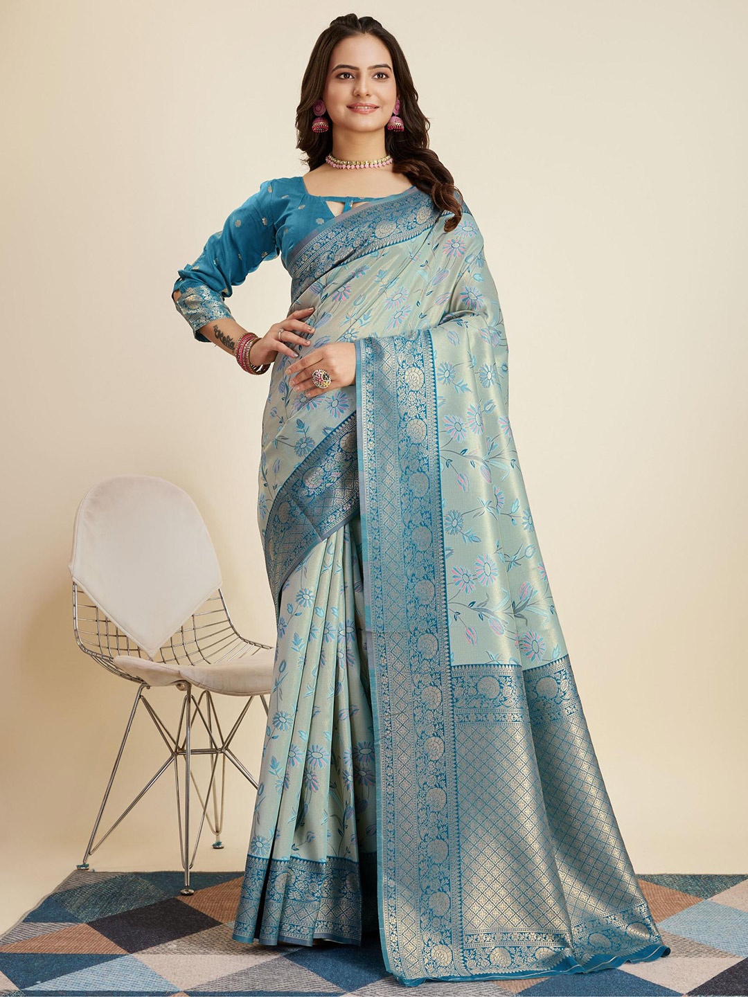

VAIRAGEE Floral Printed Zari Banarasi Saree, Blue
