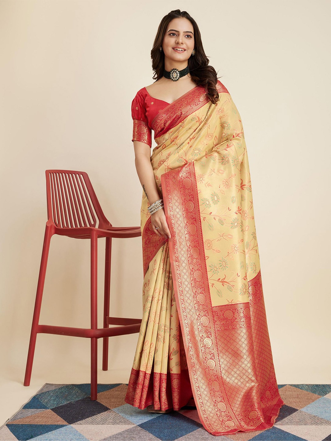 

VAIRAGEE Floral Printed Zari Banarasi Saree, Yellow