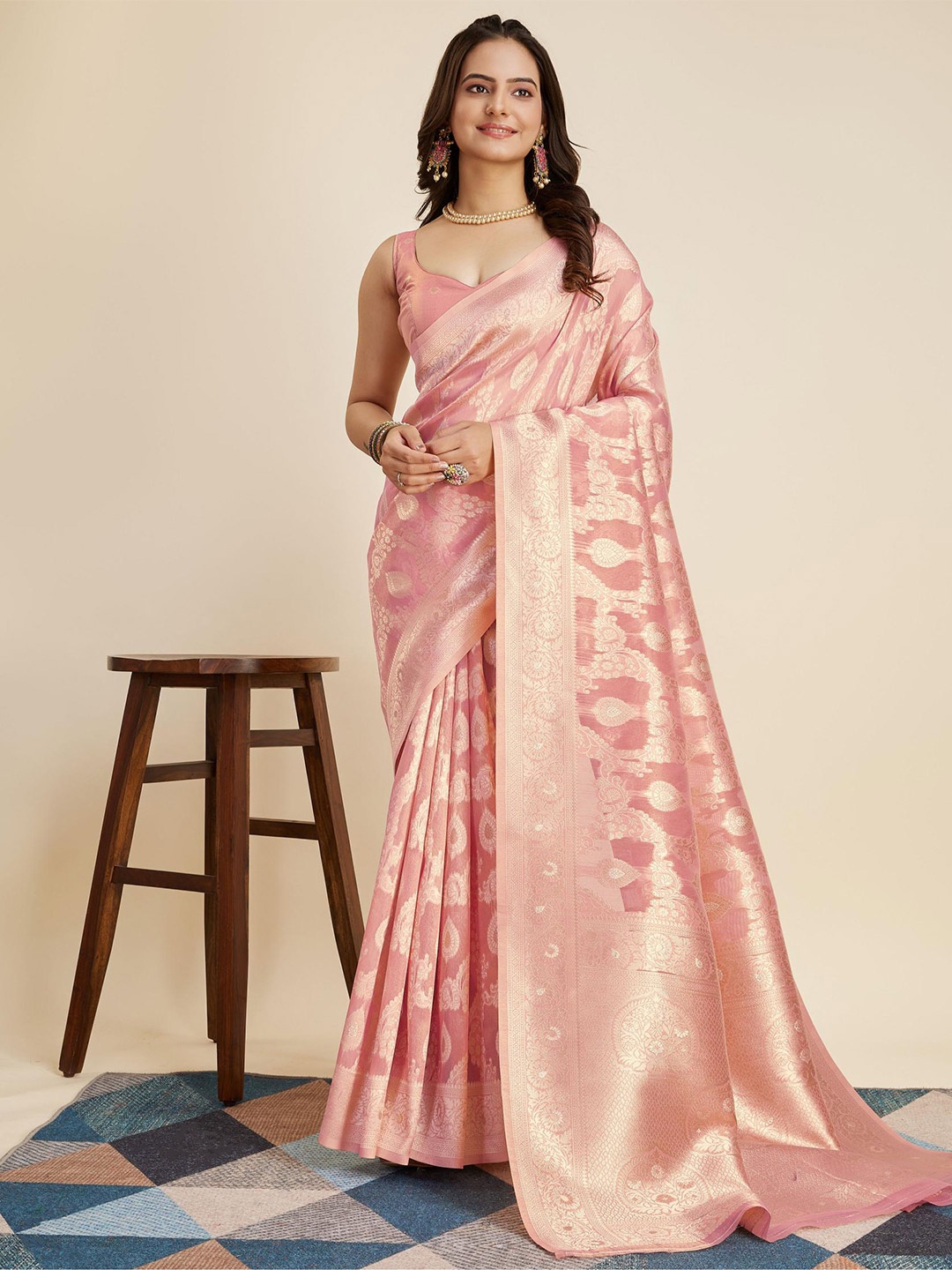 

VAIRAGEE Ethnic Motifs Zari Woven Design Banarasi Saree, Pink