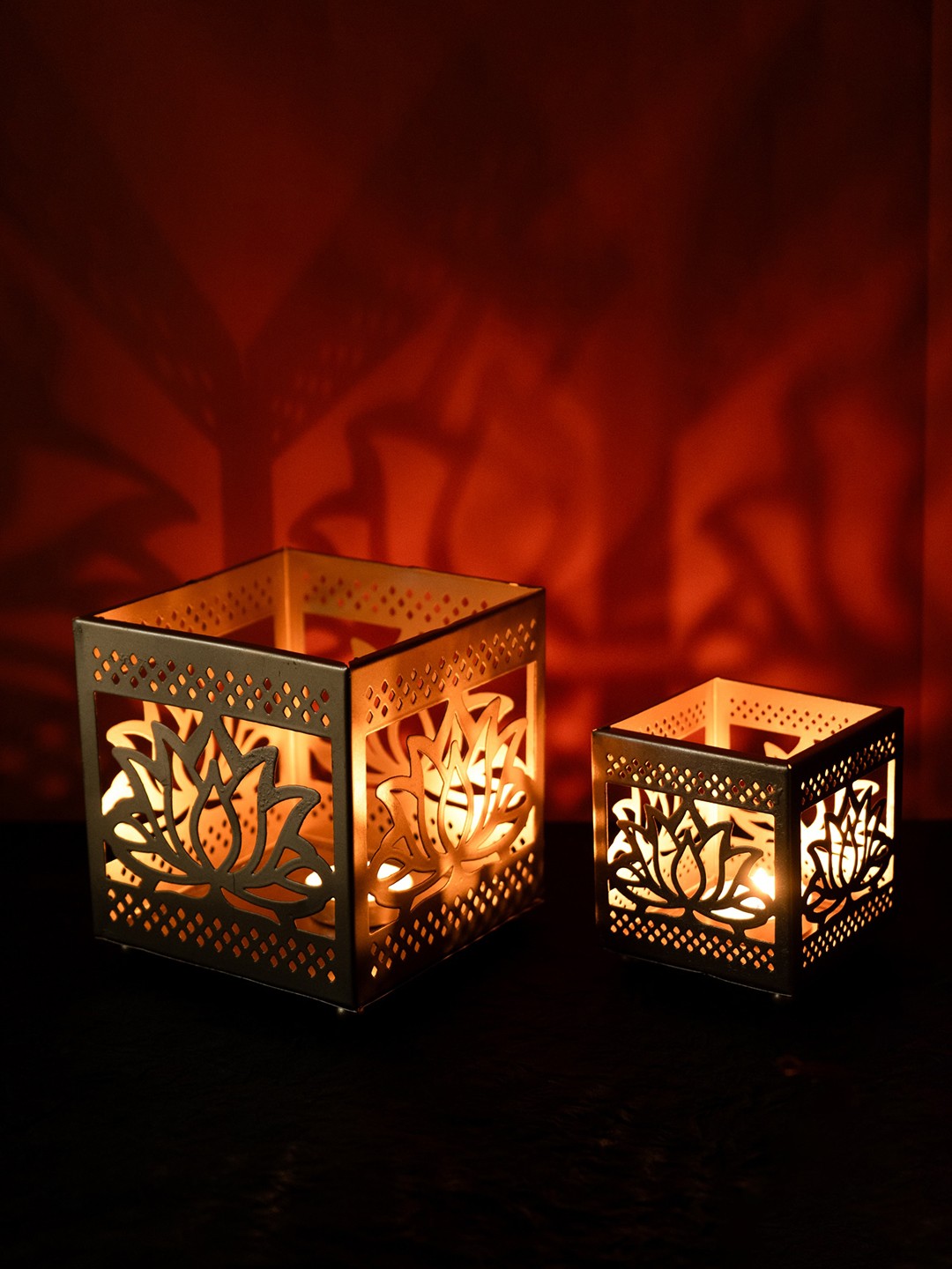 

Ekhasa Metal 2 Pieces Gold Toned Lotus Telight Candle Holder