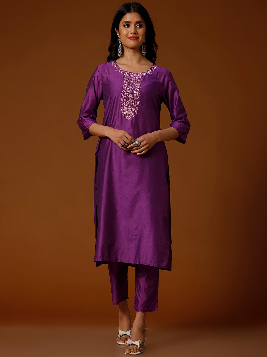 

soan Floral Embroidered Regular Thread Work Kurta with Trousers, Purple