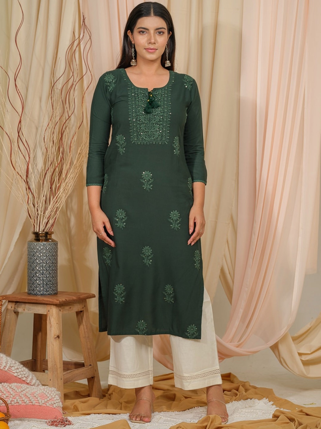 

House of Pataudi Green Floral Embroidered Thread Work Straight Kurta