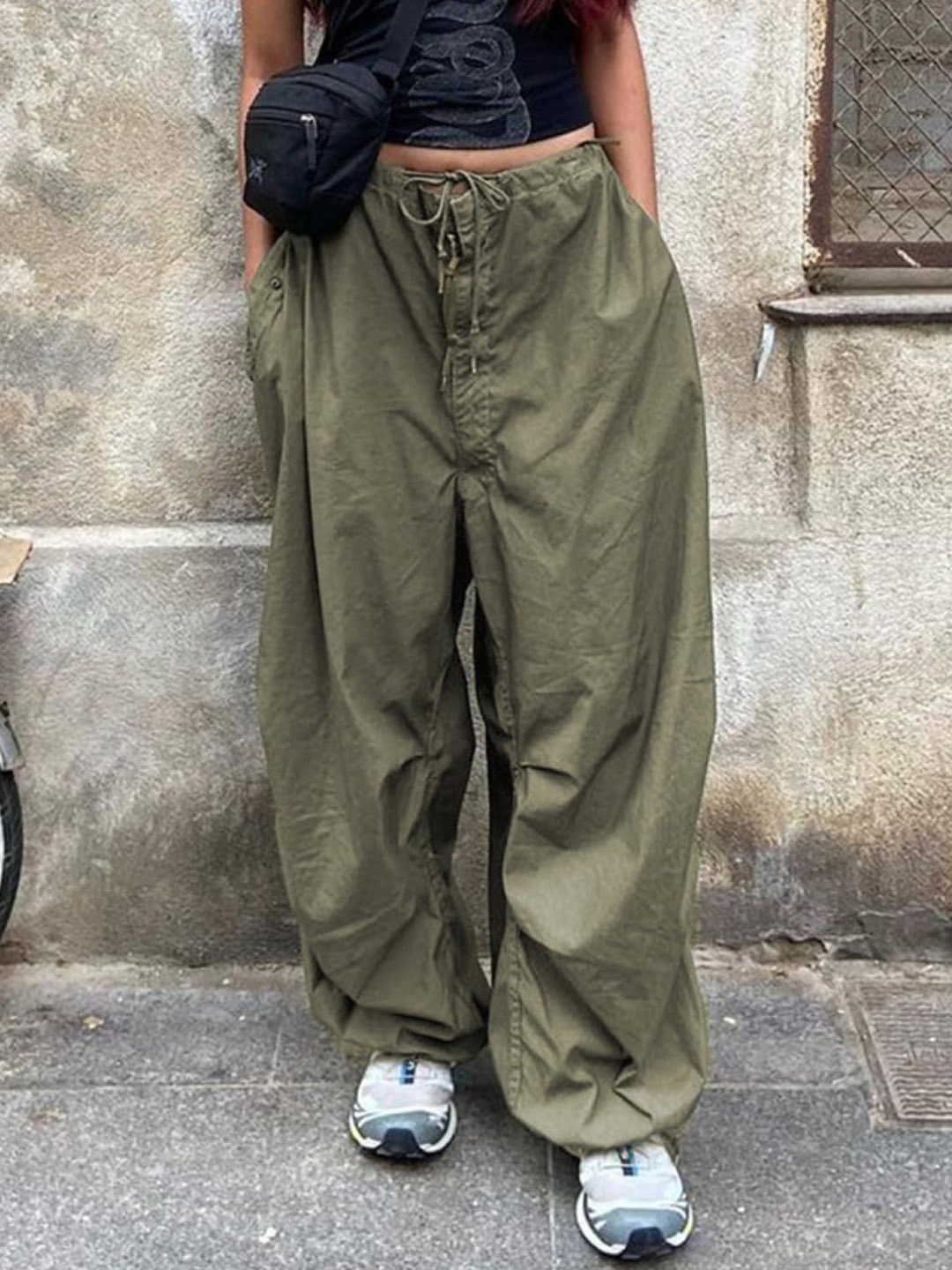 

Stylecast X KPOP Green Regular Fit Mid-Rise Trousers