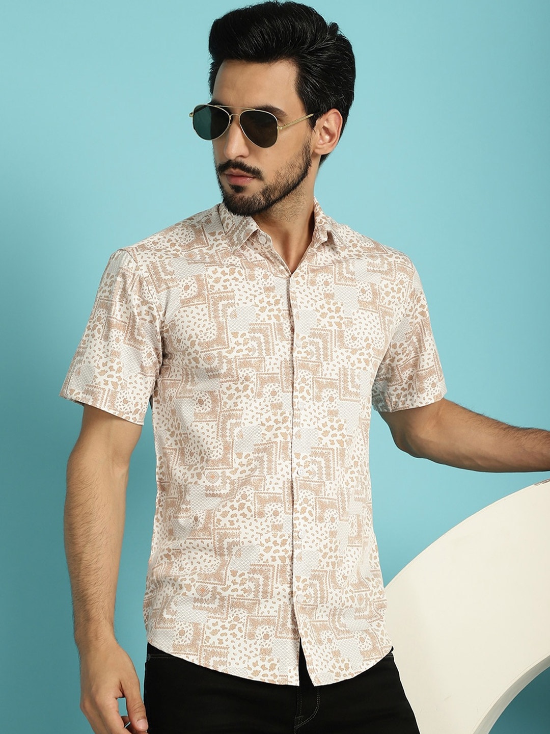 

Indian Needle Spread Collar Short Sleeves Classic Floral Opaque Printed Casual Shirt, Off white