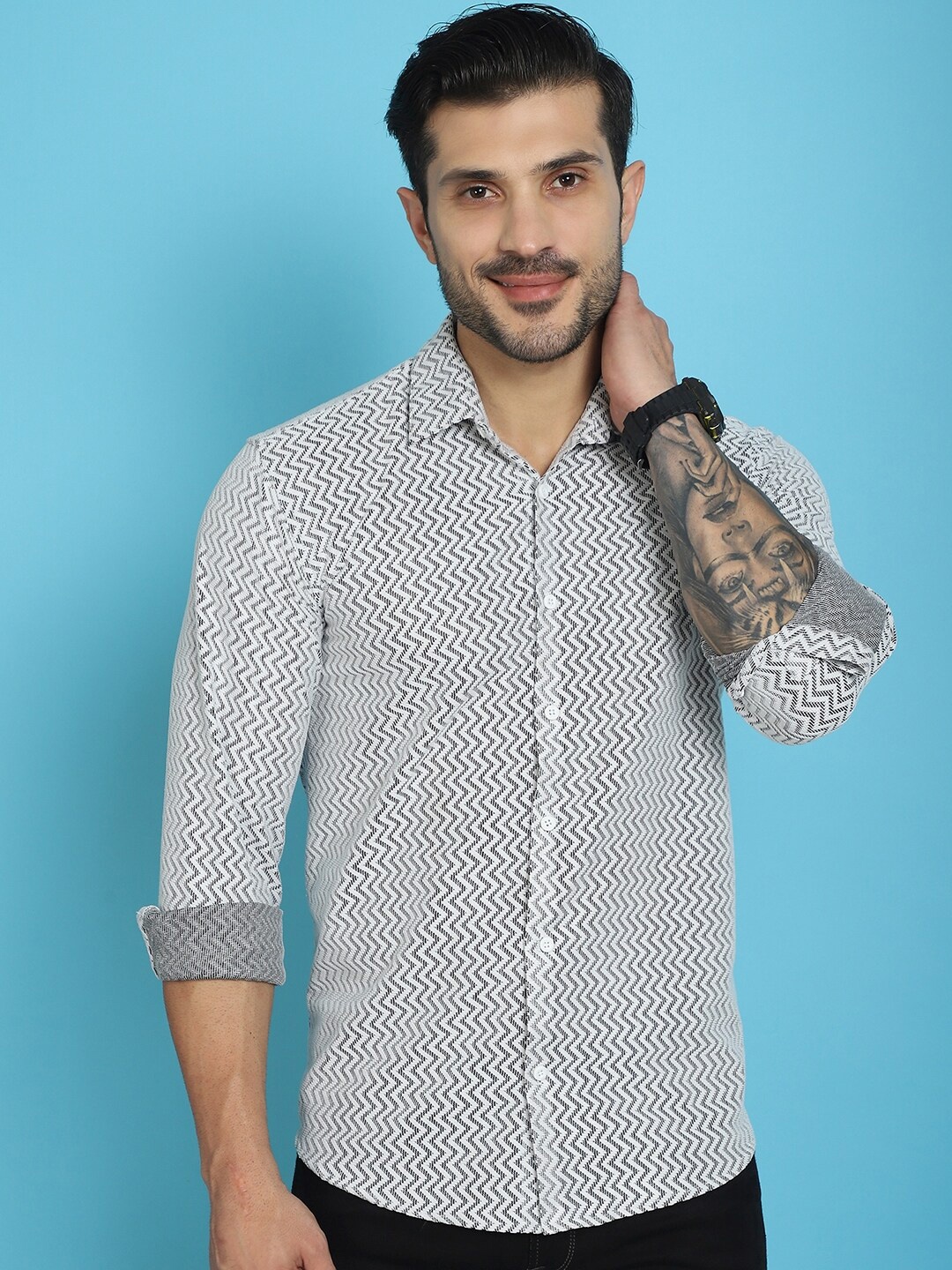 

Indian Needle Men Classic Chevron Wrinkle-Free Casual Shirt, Off white