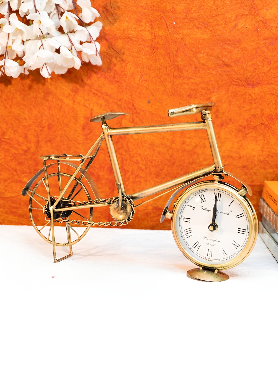 

Ekhasa Gold-Toned & White Textured Quirky Vintage Table Clock