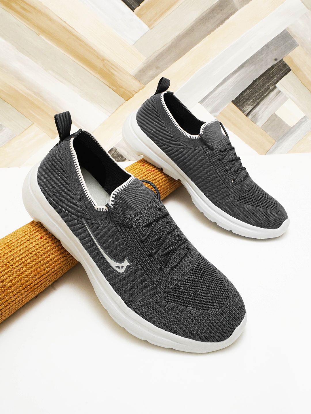 

Heris & Hemly Men Running Shoes, Grey