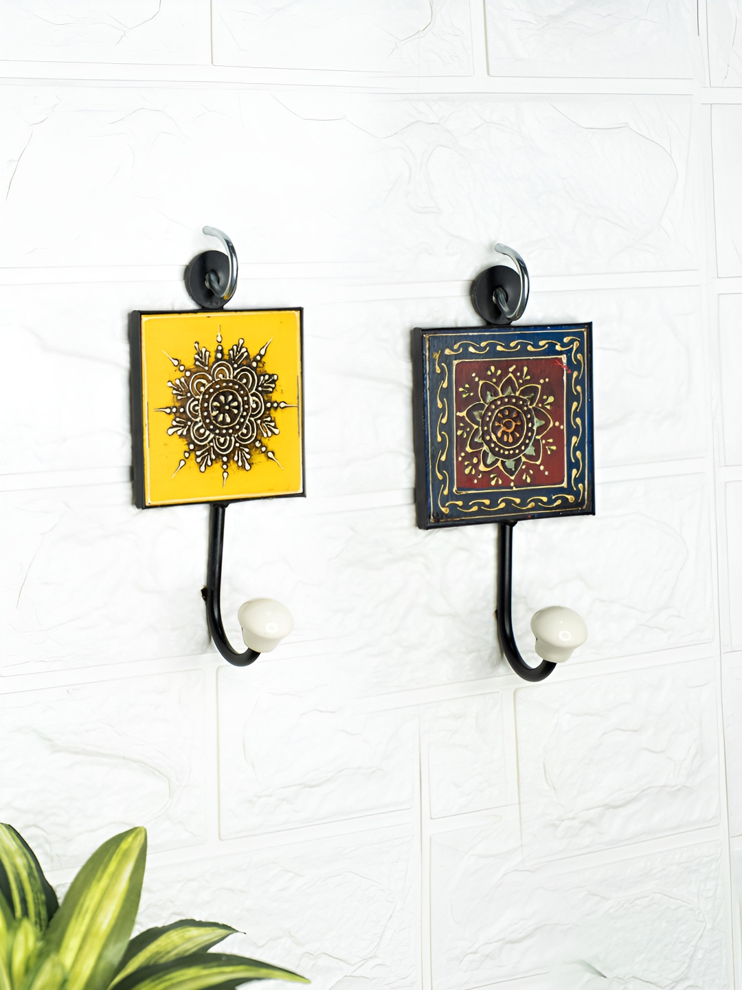 

Ekhasa Yellow & Maroon 2 Pieces Floral Painted Hanging Hooks