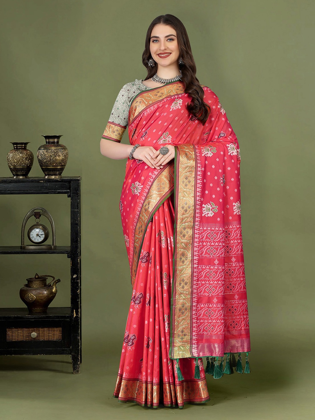 

JATRIQQ Ethnic Motifs Printed Zari Patola Saree, Peach