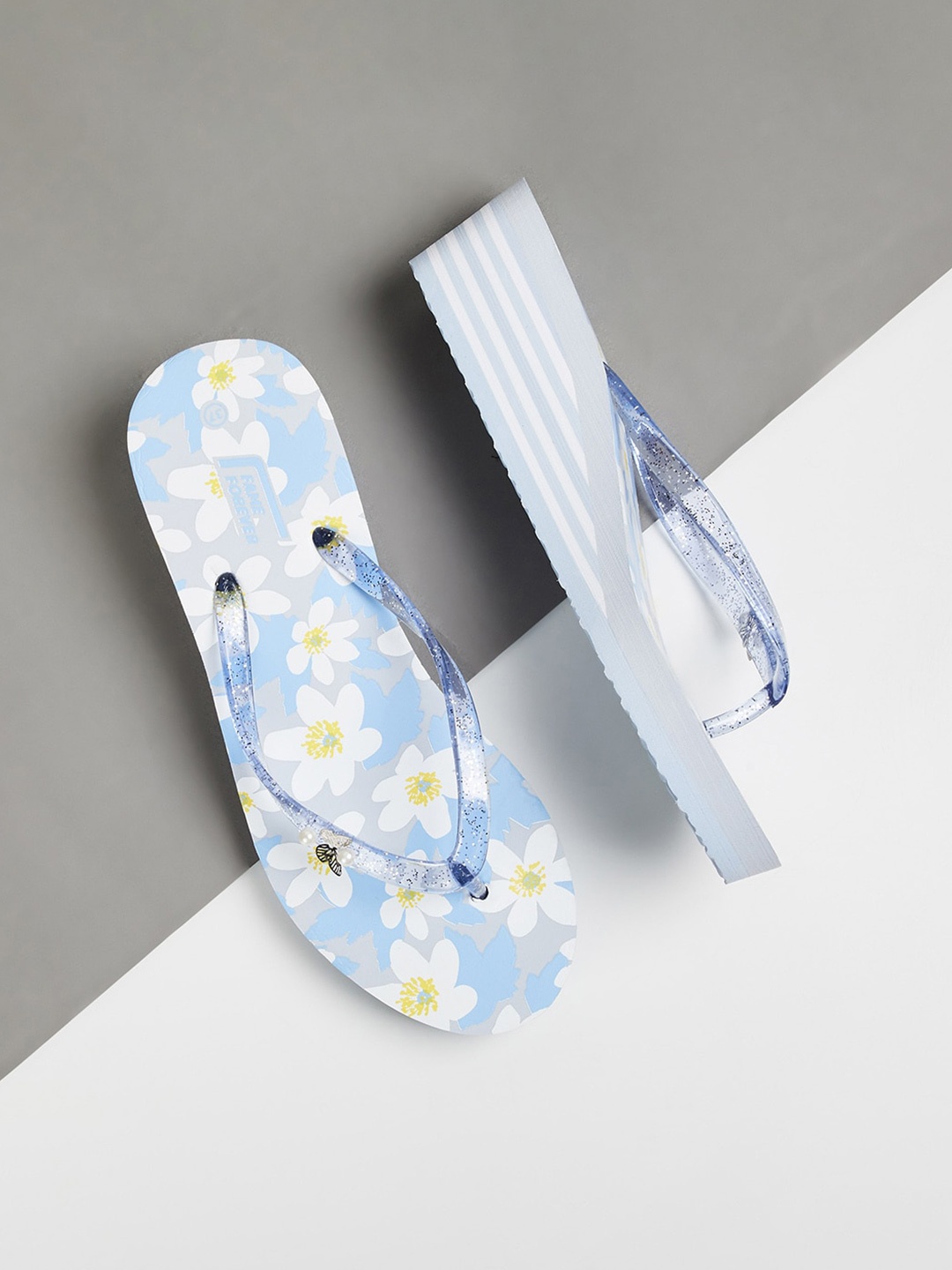 

Fame Forever by Lifestyle Girls Printed Rubber Thong Flip-Flops, Blue