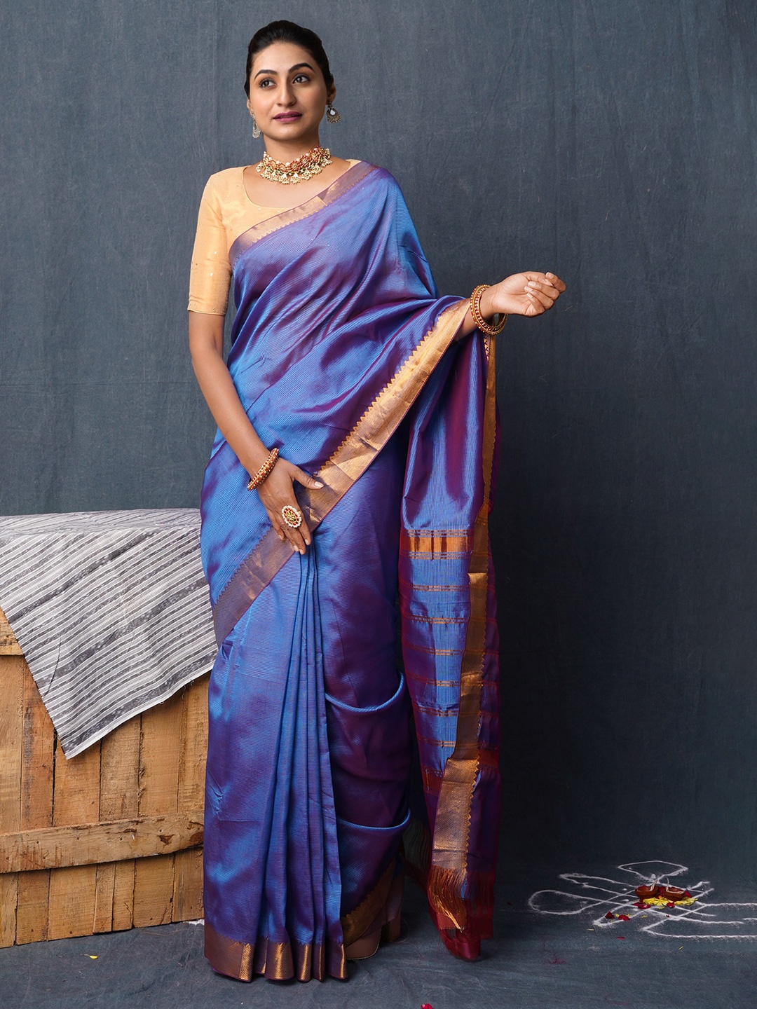 

Unnati Silks Striped Woven Design Zari Mangalagiri Saree, Blue