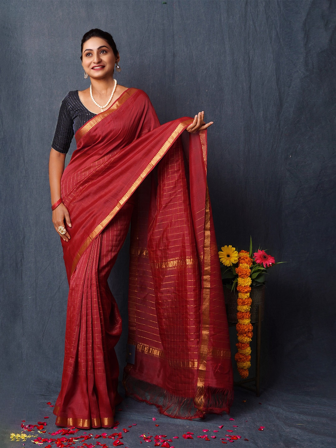 

Unnati Silks Striped Woven Design Zari Mangalagiri Saree, Maroon