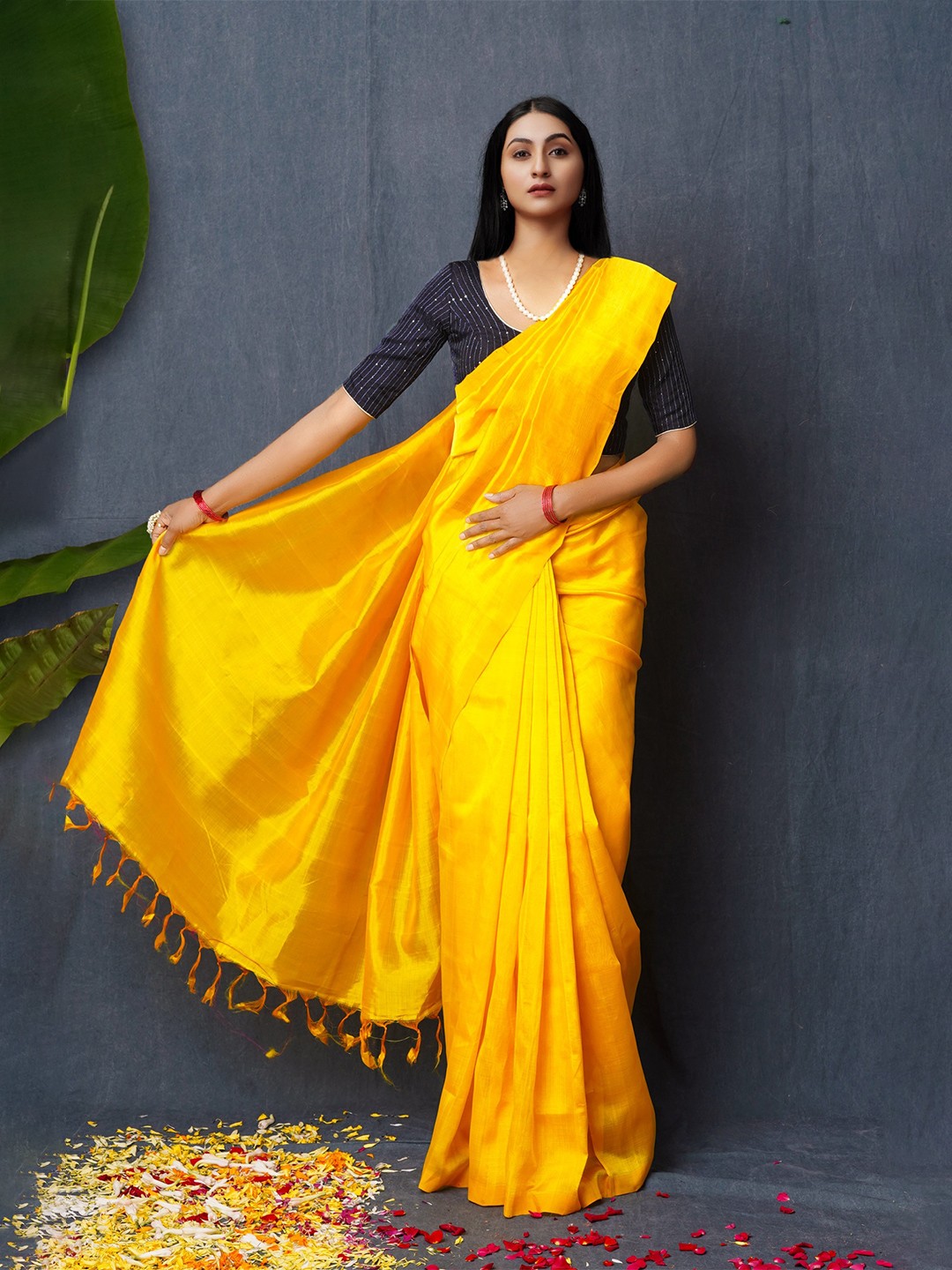 

Unnati Silks Mangalagiri Saree, Yellow