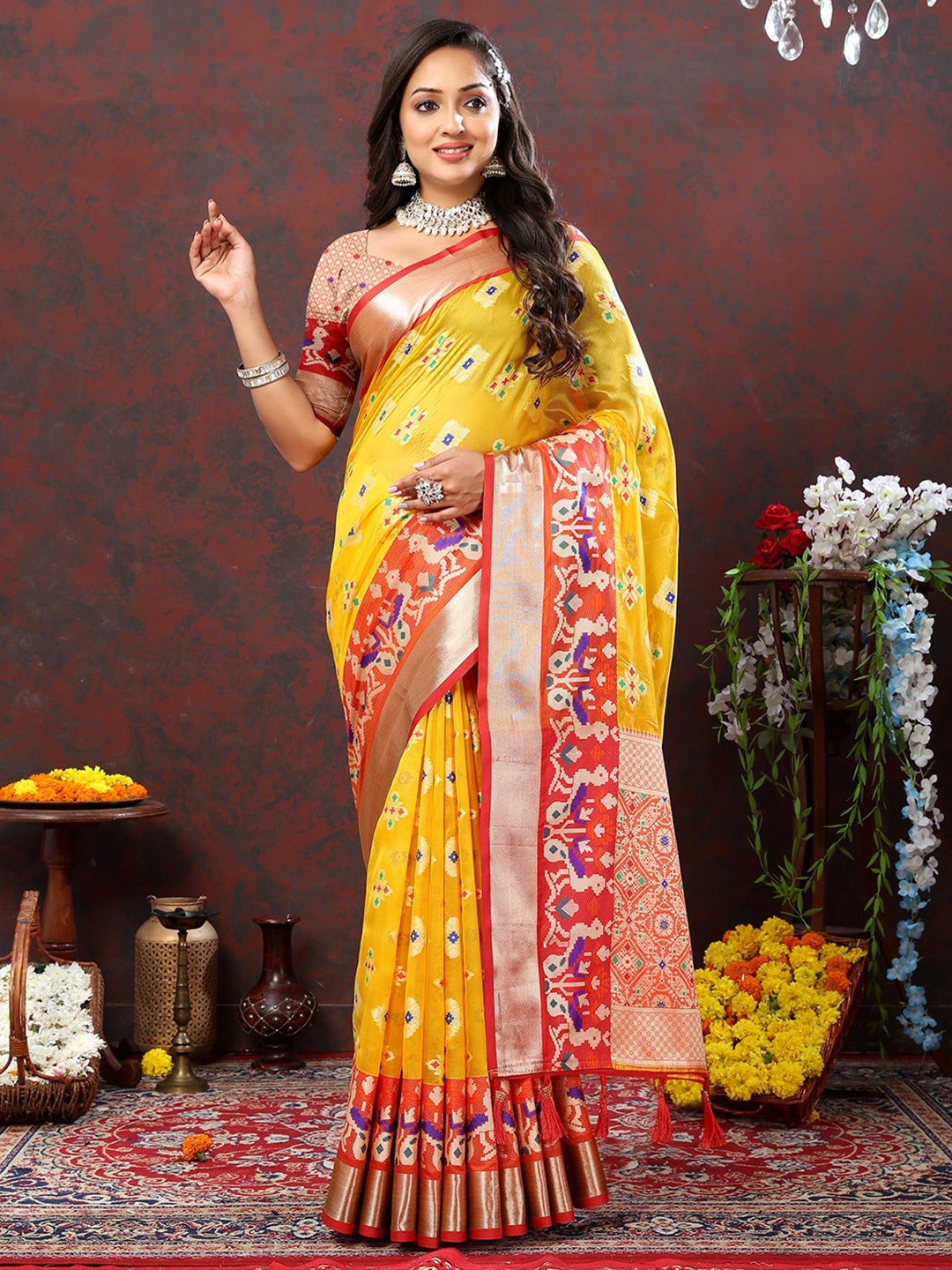 

JATRIQQ Ethnic Motifs Woven Design Zari Banarasi Saree, Yellow