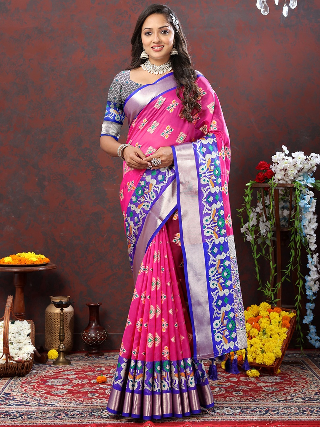 

JATRIQQ Ethnic Motifs Woven Design Zari Banarasi Saree, Pink