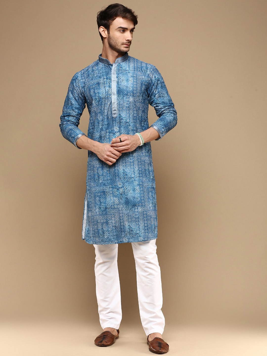 

Sanwara Mandarin Collar Long Sleeves Bandhani Printed Straight Kurta with Pyjamas, Blue