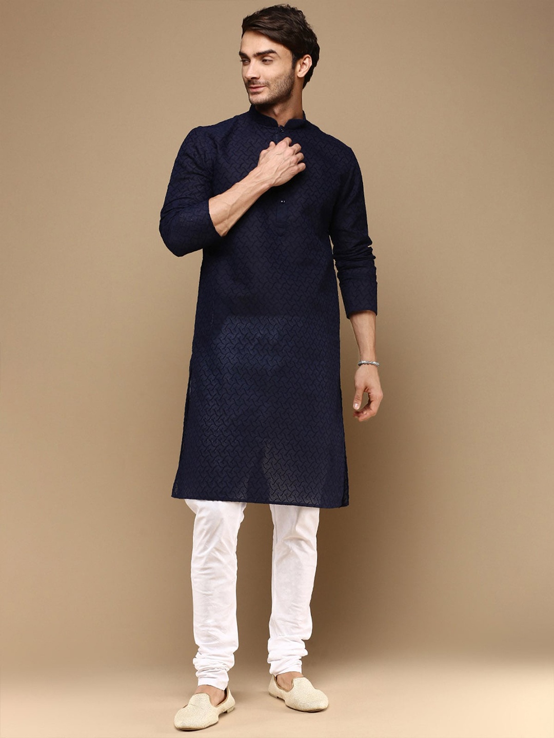 

Sanwara Mandarin collar Floral Regular Thread Work Kurta with Pyjamas, Blue