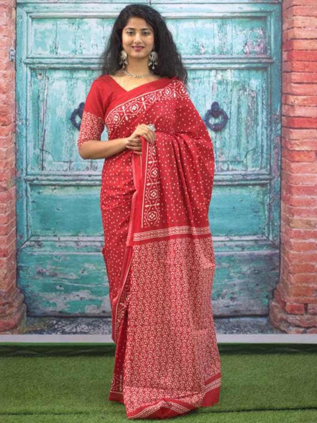

NIKHILAM Polka Dot Pure Cotton Bagru Saree, Red