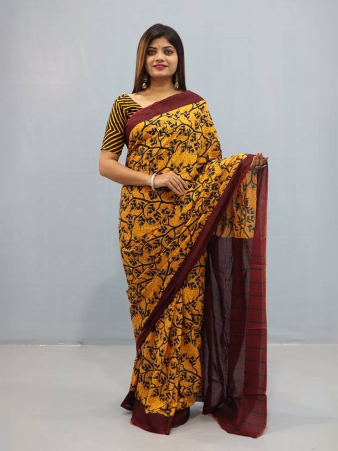 

NIKHILAM Floral Pure Cotton Bagru Saree, Yellow