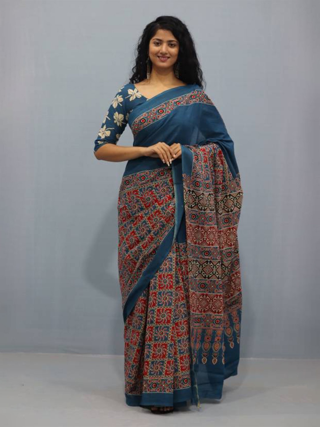 

NIKHILAM Ethnic Motifs Pure Cotton Bandhani Saree, Blue