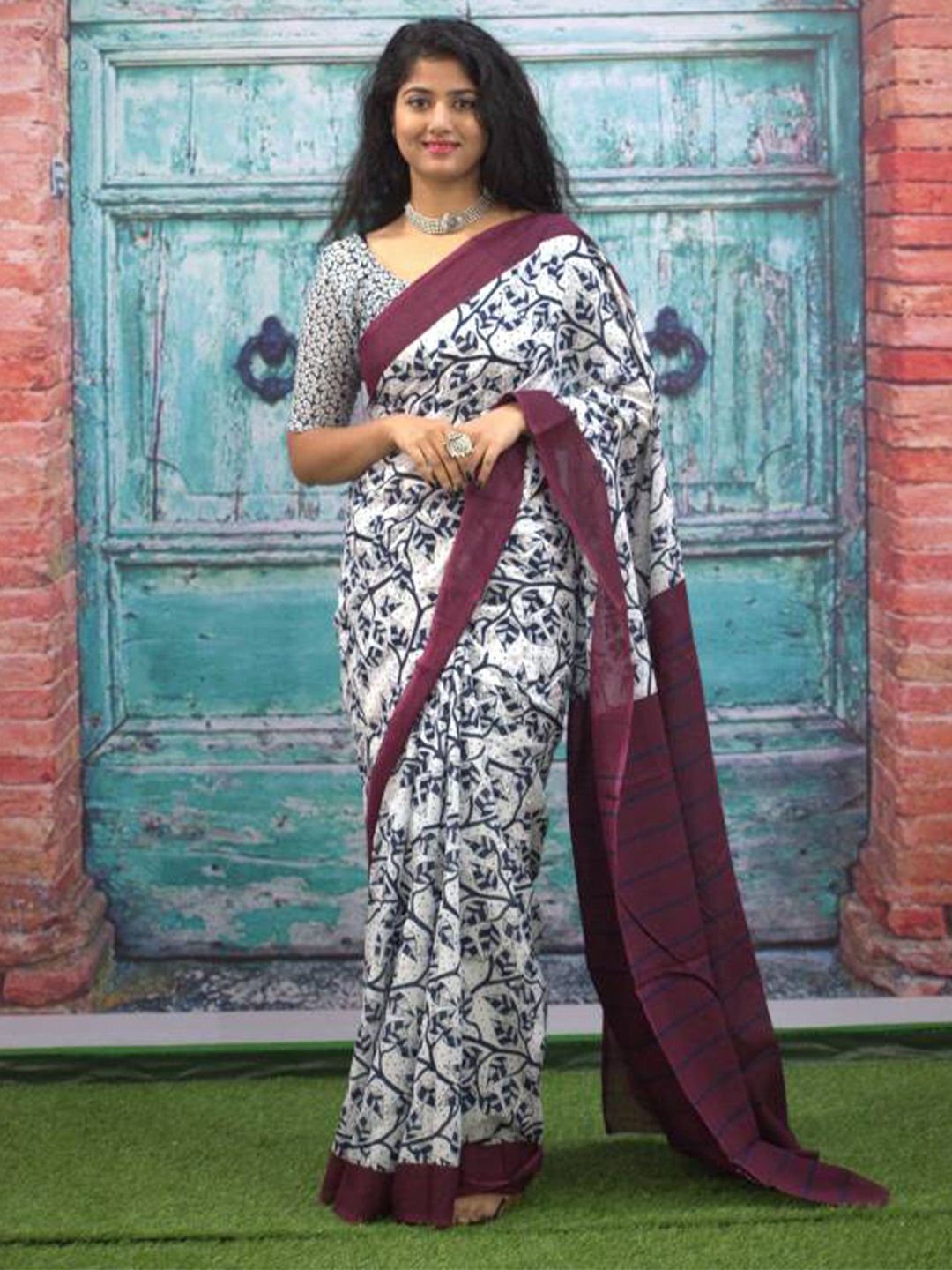 

NIKHILAM Floral Pure Cotton Bagru Saree, Purple