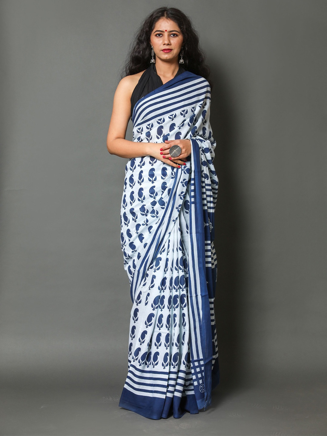 

NIKHILAM Floral Pure Cotton Block Print Saree, Blue